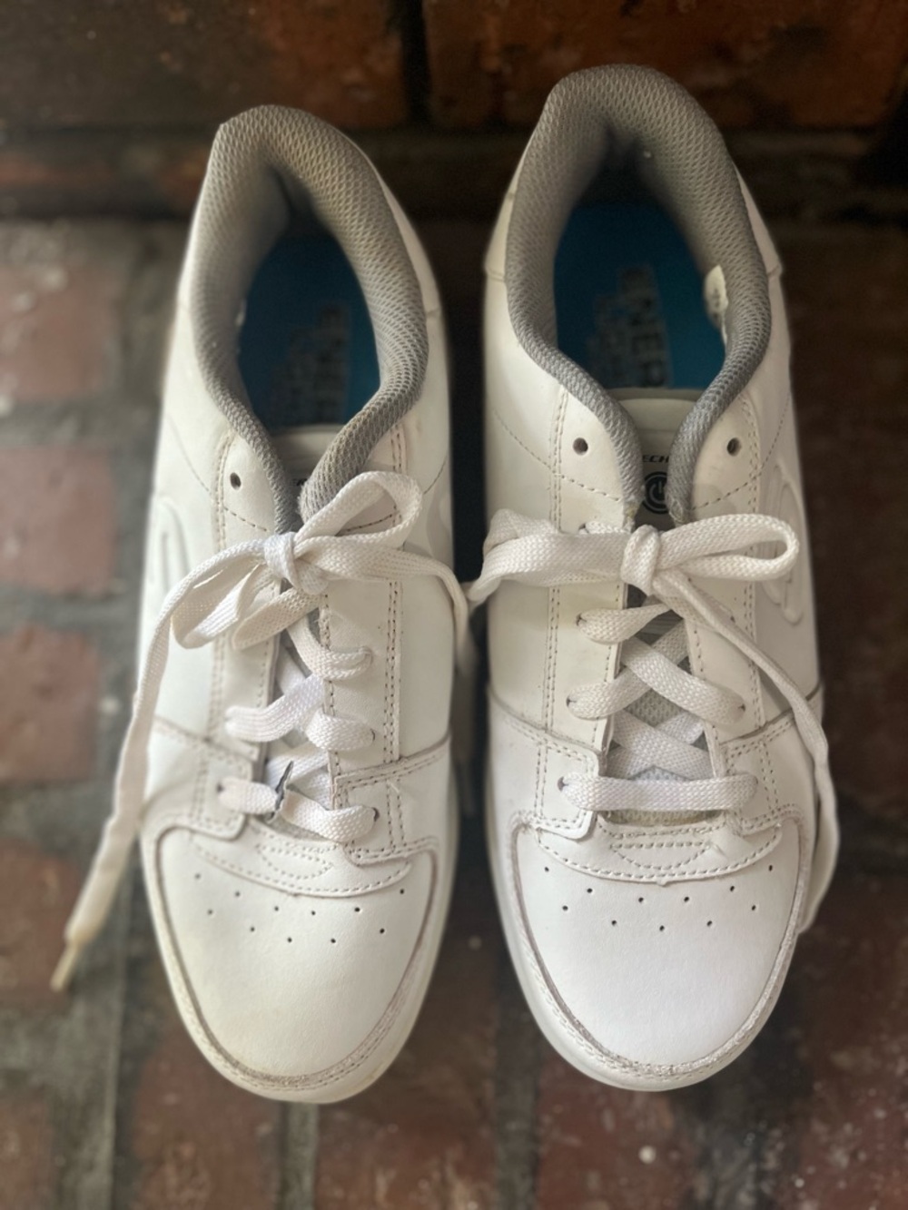 Skechers White Sneakers with Gray Collar size 7 (rm86)